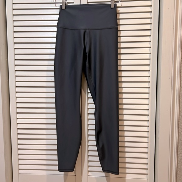 ALO Yoga High-Waist Airlift Leggings in XSmall - Picture 6 of 14